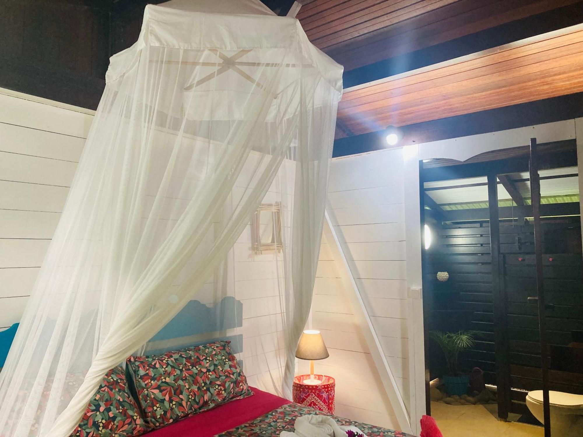 Piton Bungalows Ecolodges Deshaies Bagian luar foto