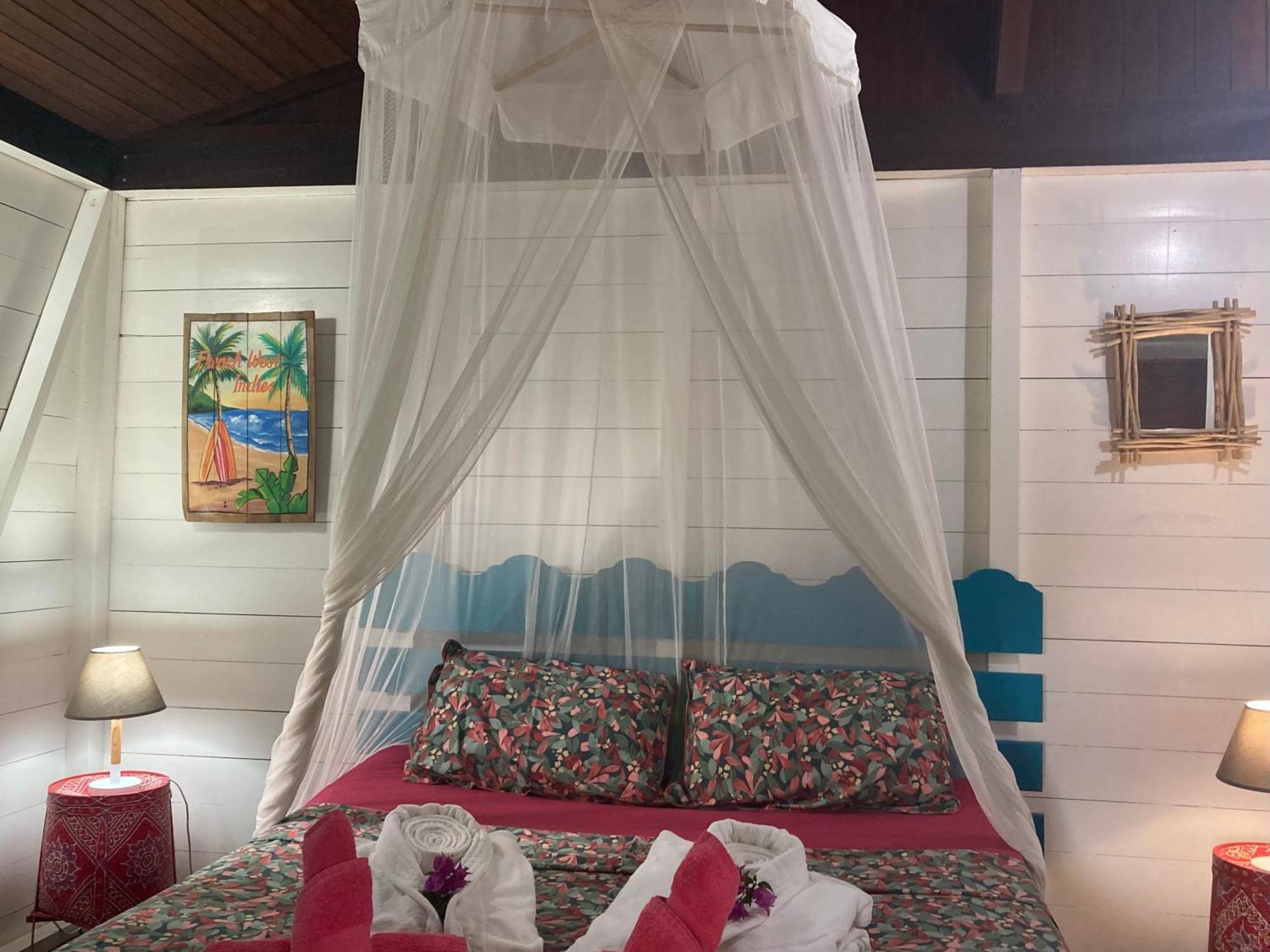 Piton Bungalows Ecolodges Deshaies Bagian luar foto